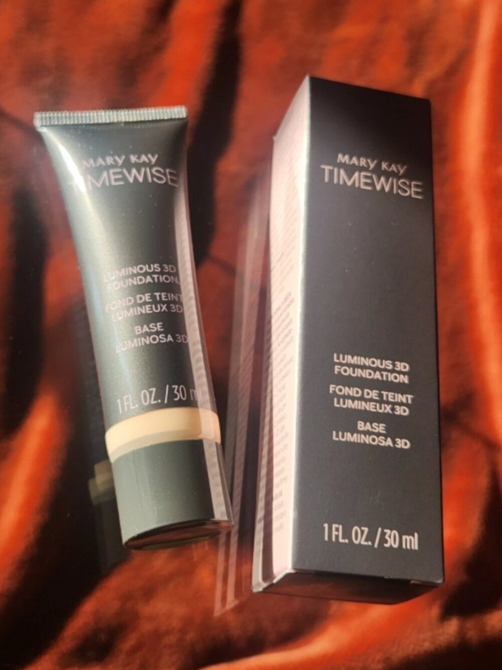 MARY KAY Timewise Luminous 3D Foundation. Ivory C 100 - 100011. Normal-Dry.